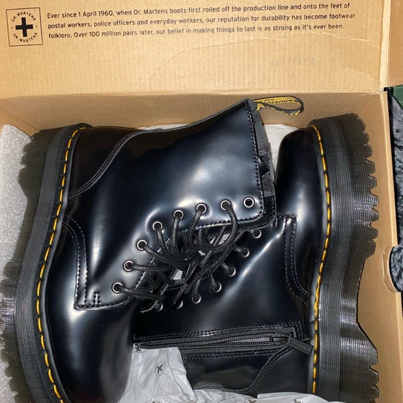 DR MARTENS PLATFORM WOMEN 7 NEVER WORN - Picture 2 of 5